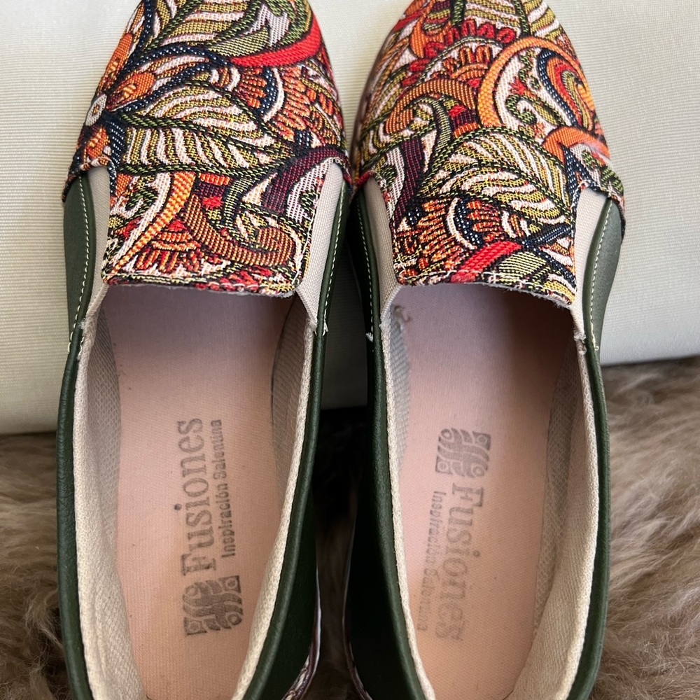 Shoes - Picture 3 of 4
